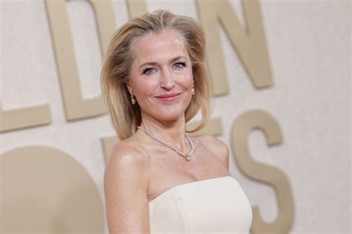 Are gillian anderson's parents british?