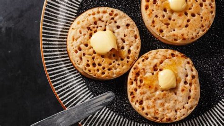 Are pikelets and crumpets the same?