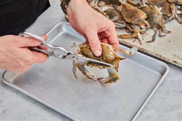 Are soft shell crabs cleaned before cooking?