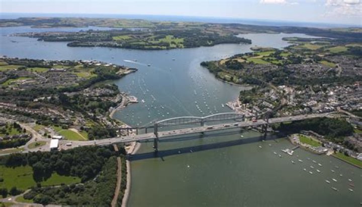 Can i walk across the tamar bridge?