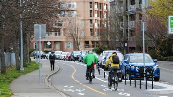Can scooters use bike lanes?