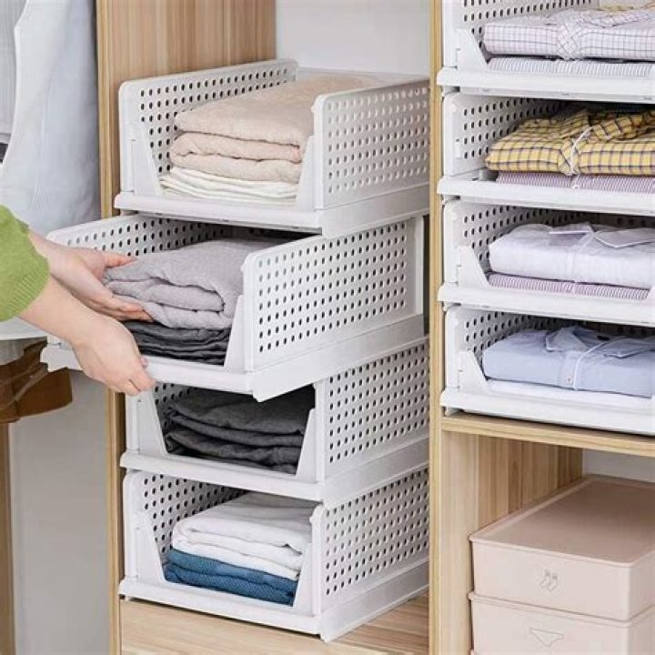 Can you stack wardrobe boxes?
