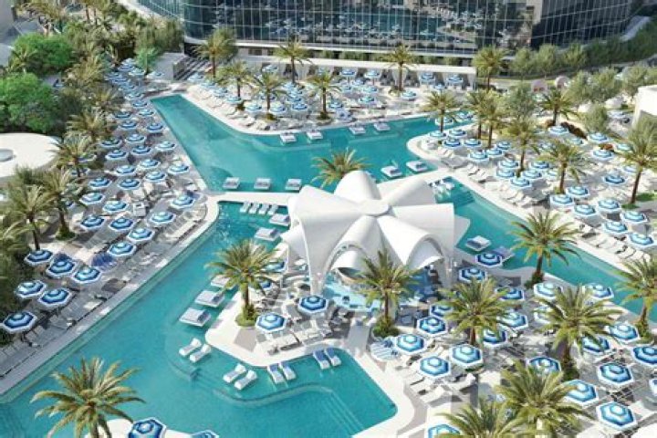 Can you swim at fontainebleau?