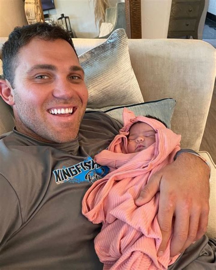 Did alyssa and alex have their baby?