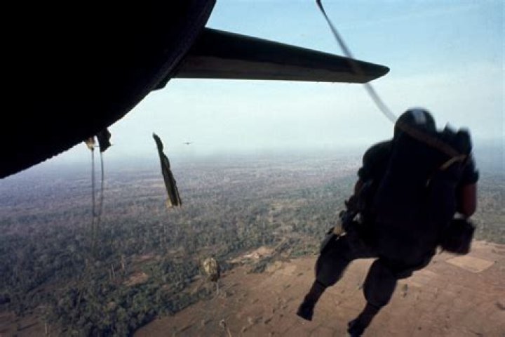 Did paratroopers jump in vietnam?