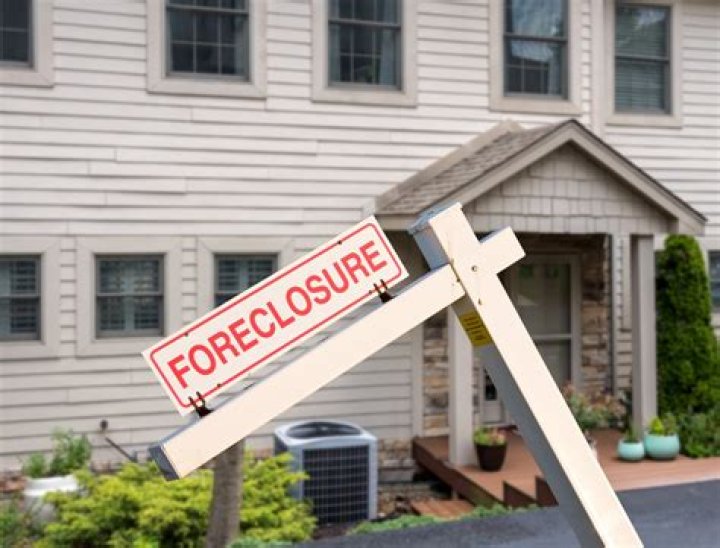 Do banks rent foreclosed homes?
