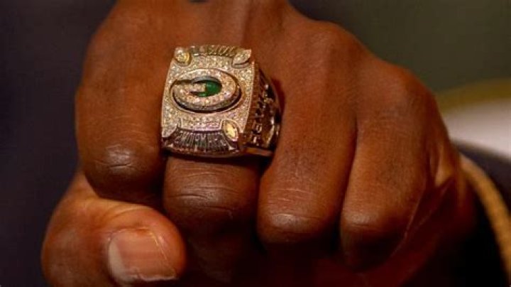 Does aaron rodgers have a ring?