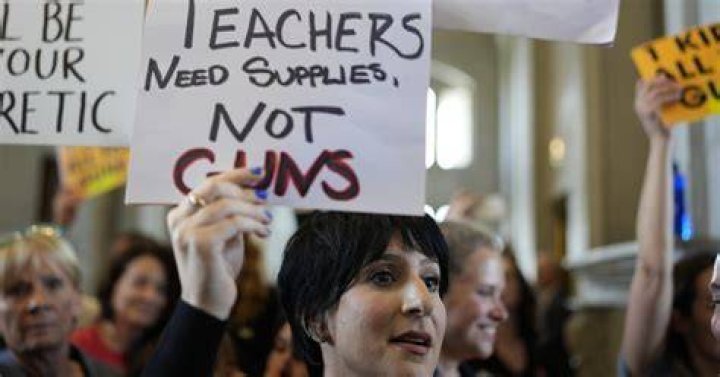 Does arming teachers work?
