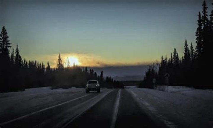Does fairbanks alaska stay dark?