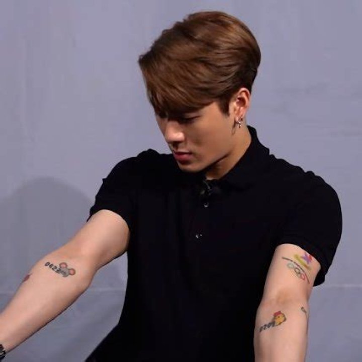 Does jackson wang have tattoos?