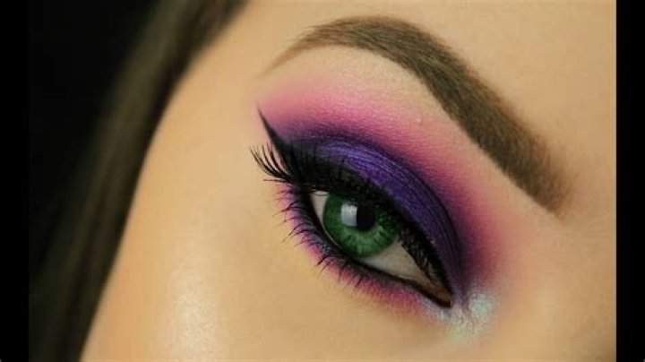 Does purple make green eyes pop?