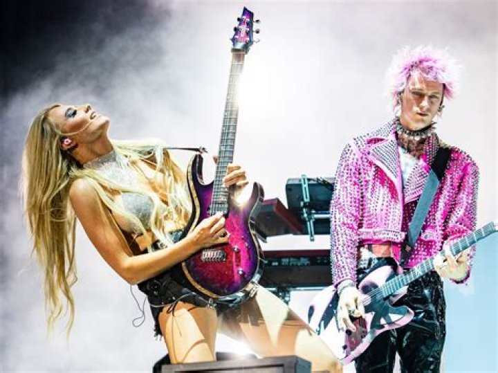 Does sophie lloyd play in a band?