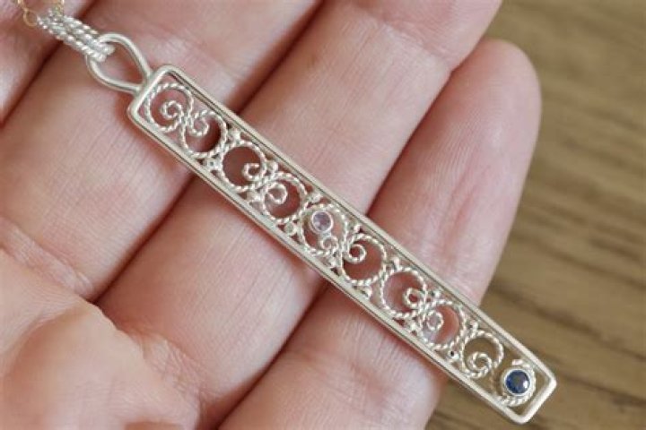 How do you use filigree in a sentence?