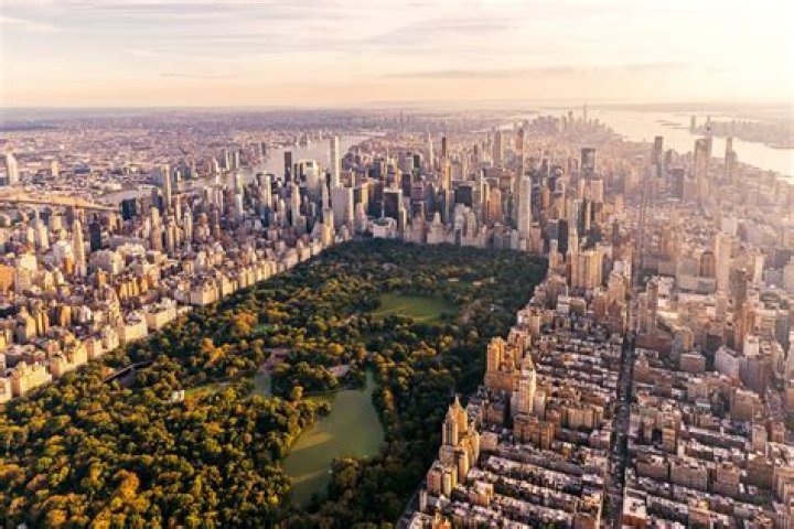 How manhattan was built?
