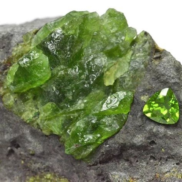 How peridot is made?