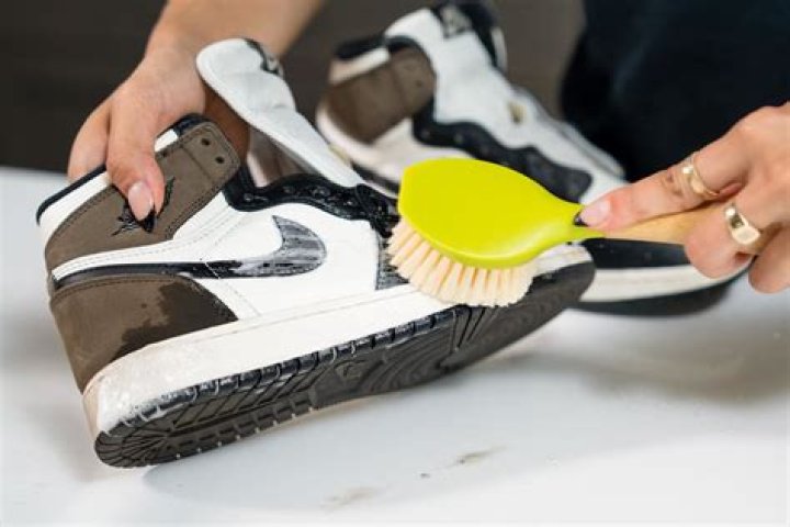 How to clean inner soles?