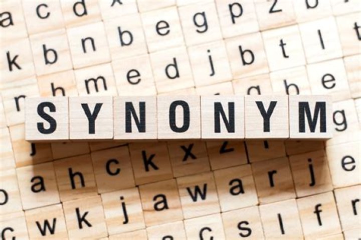 Is alumni a synonym?
