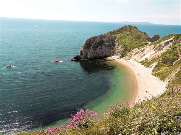 Is durdle door in weymouth?