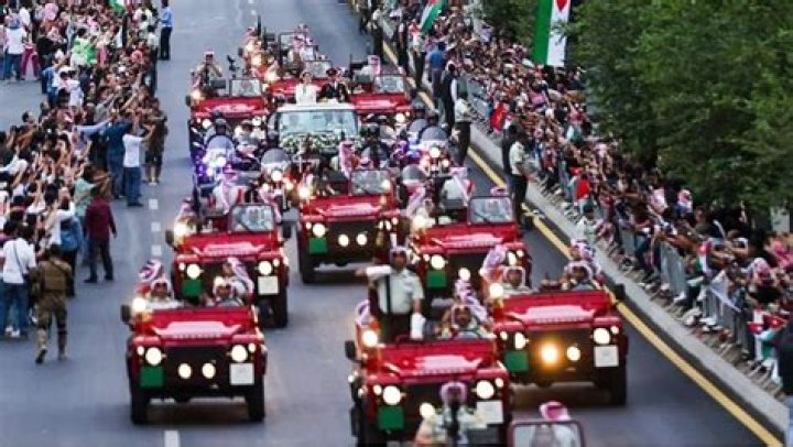 Is motorcade a word?