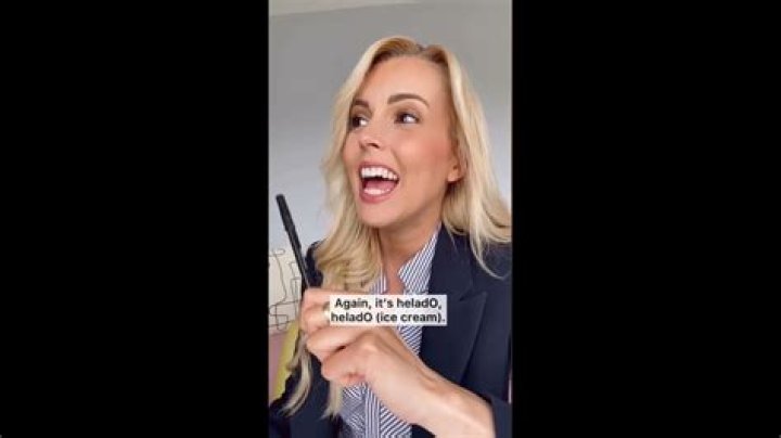 Is papeles masculine or feminine in spanish?