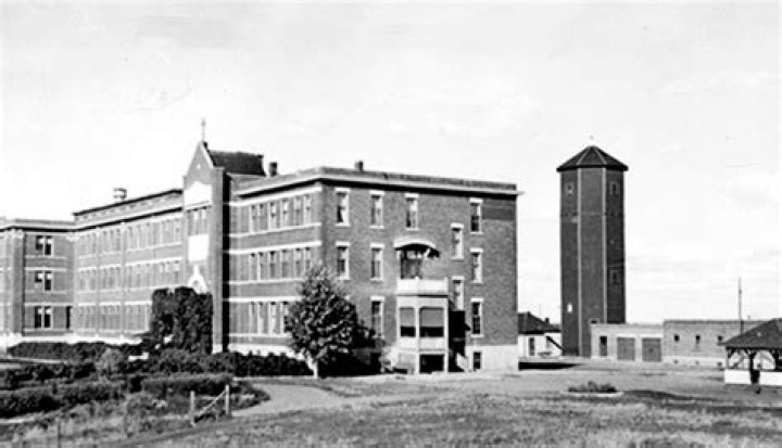 Was lacombe home a residential school?