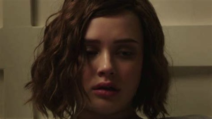 What did hannah baker kill herself with?