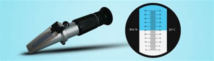 What does a refractometer do?