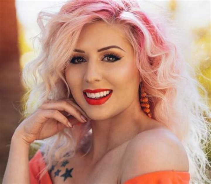 What does annalee belle scott do for a living?