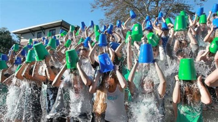 What is als ice bucket challenge?