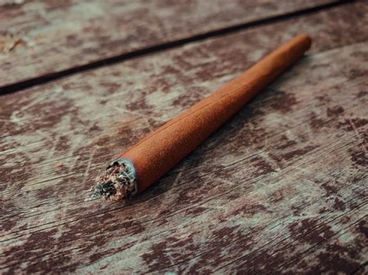 What is ashing a blunt?