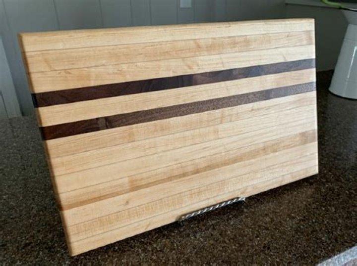 What is edge grain cutting board?