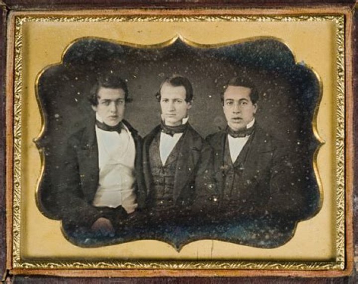 What is one benefit and one drawback of daguerreotypes?
