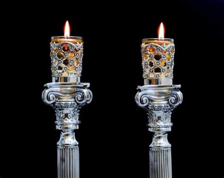 What is yahrzeit candle?