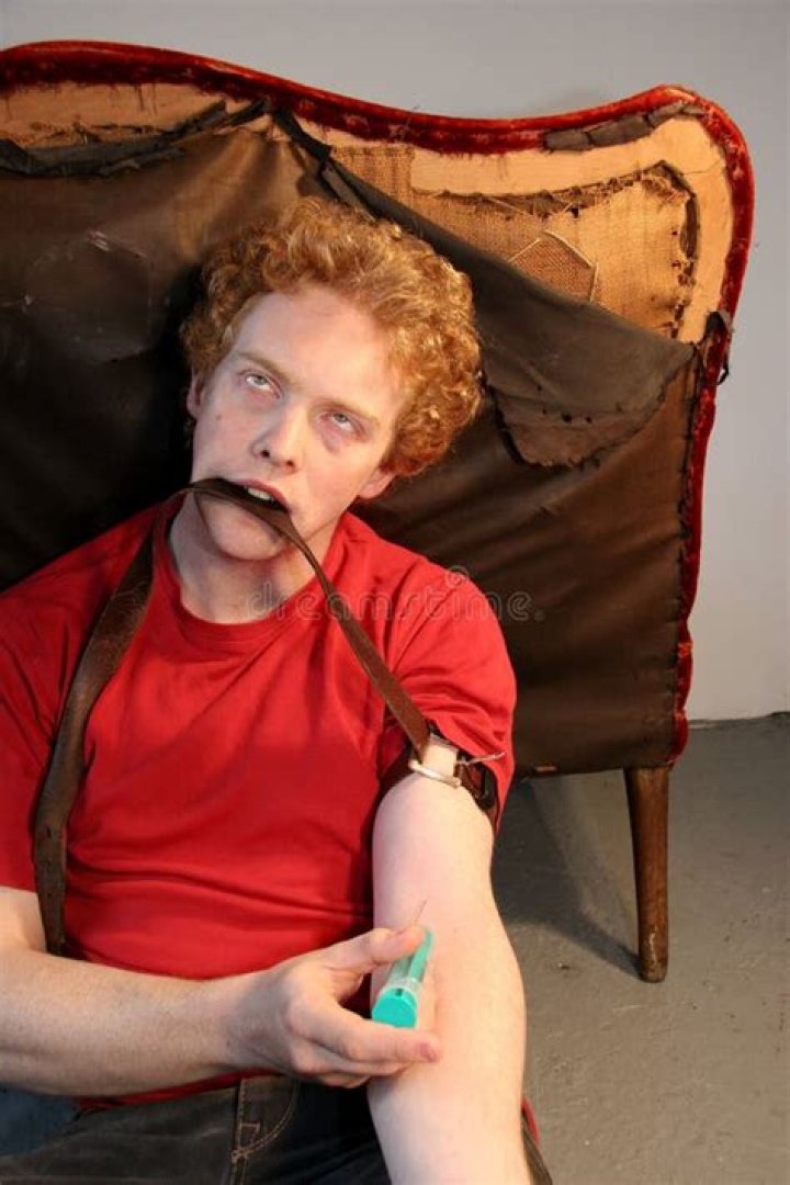 Whats a junkie person?