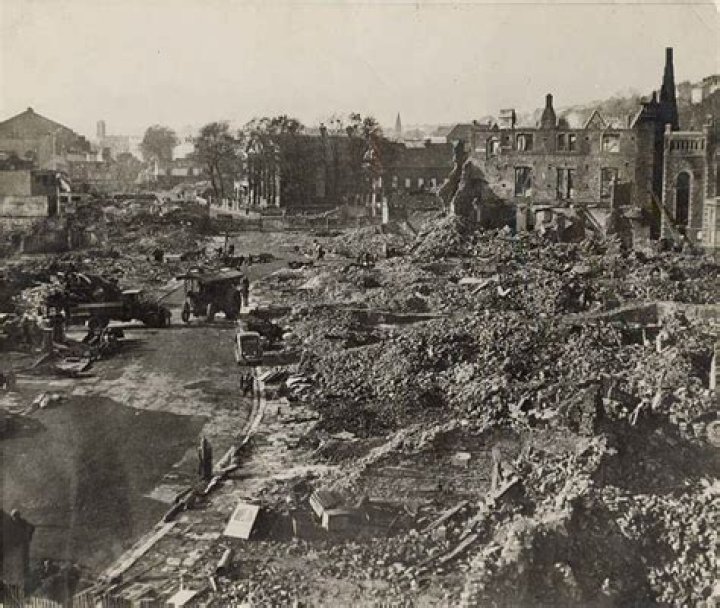 When was the swansea blitz?