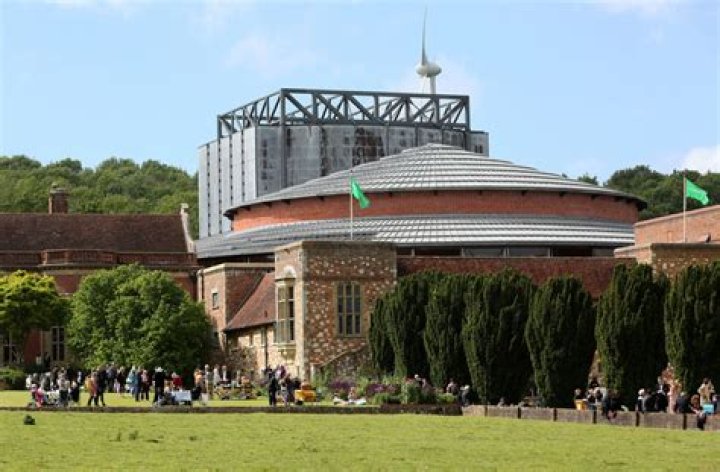 Where is glyndebourne opera house?