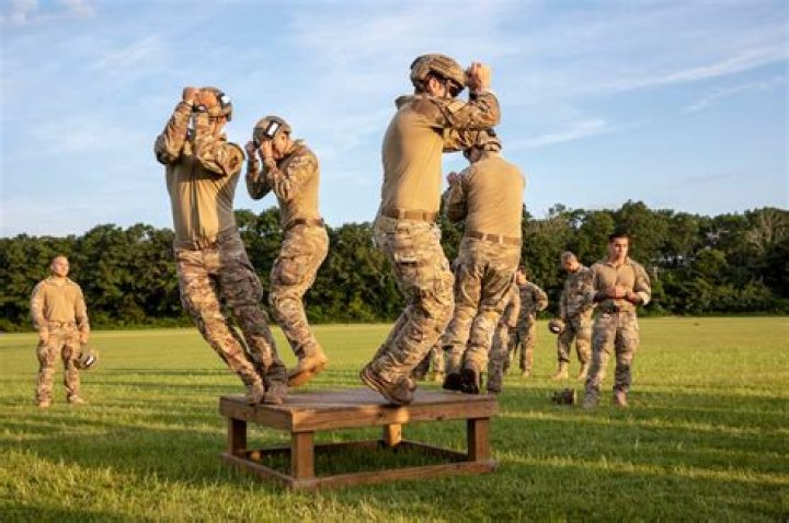 Where is paratrooper training?