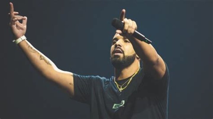 Which record label is drake signed to?