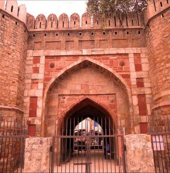 Who built turkman gate?