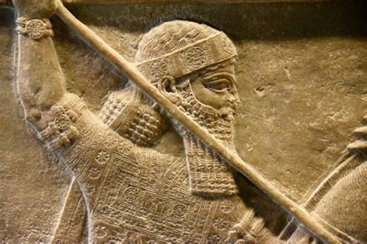 Who ruled assyrian empire?