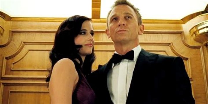 Why did bond drop vespers necklace?