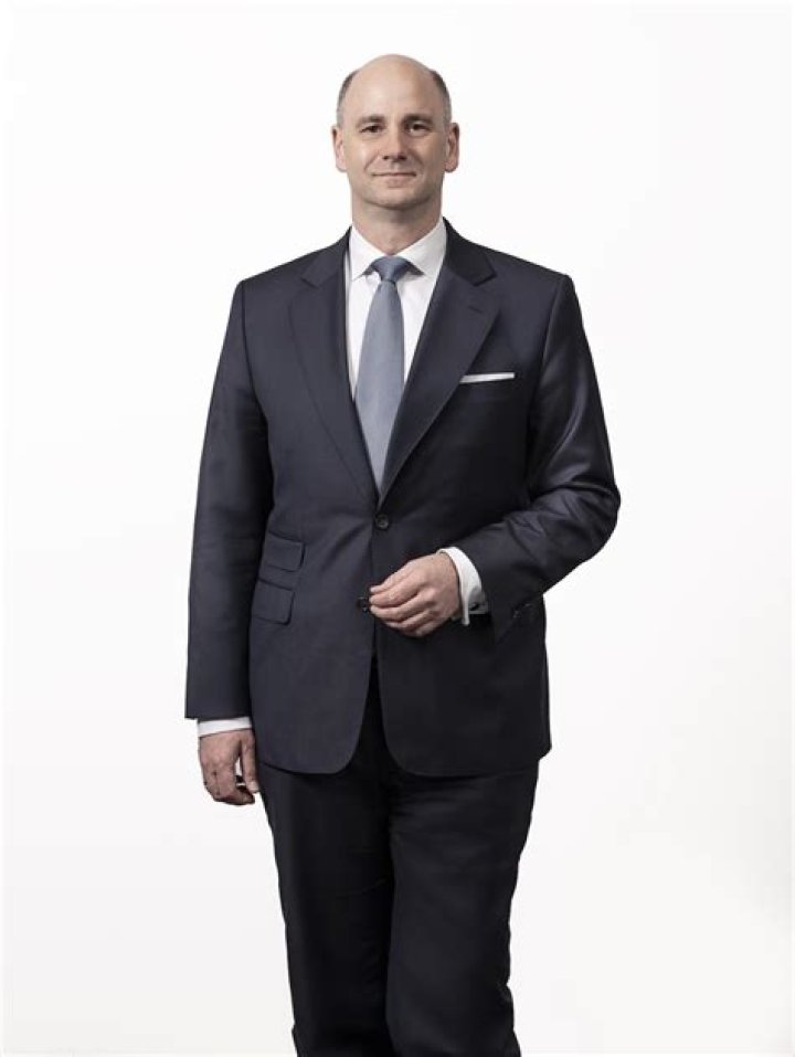 Why did hubertus mühlhäuser leave cnh?