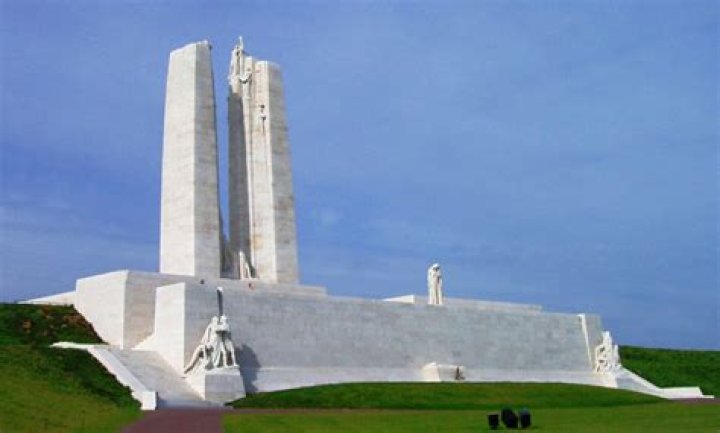 Why was vimy ridge a defining moment for canada?