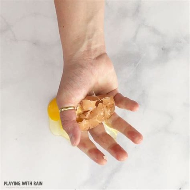 Will an egg break if you squeeze it?