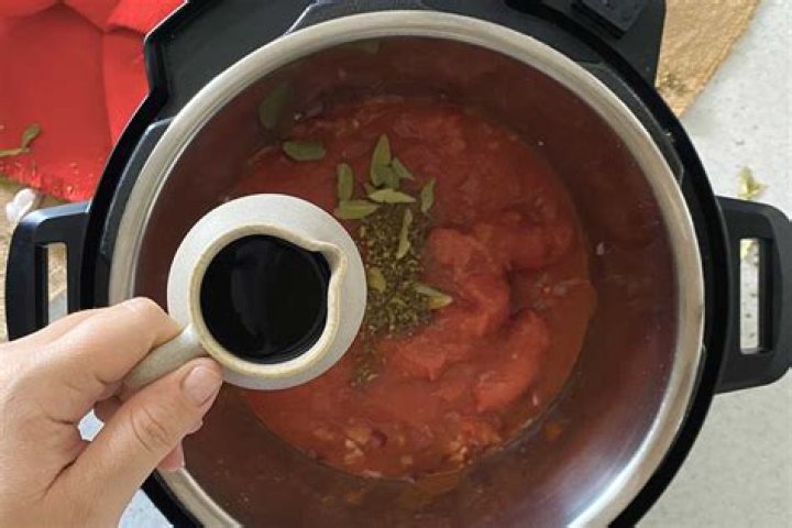 Will pressure cooking kill botulism?