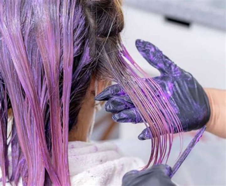 Will purple hair dye cover yellow?